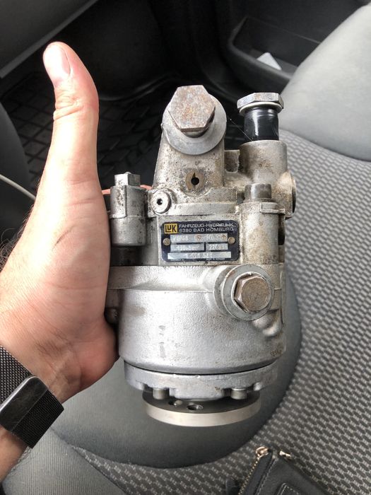 Двох контурний гідропідсилювач BMW e38