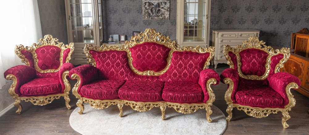 Професійна реставрація мяких меблів,та виробів дерева,зміна дизайну.