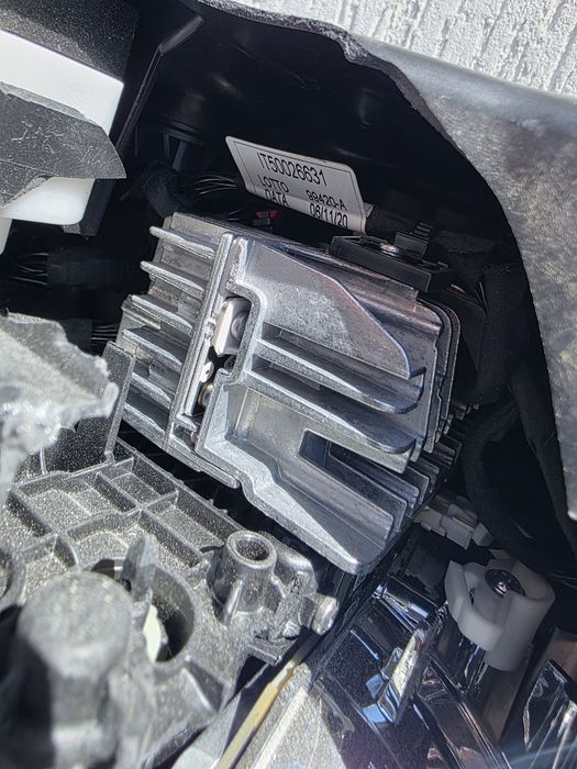 Фара права,оригінал, болок розпалювання Full Led Jeep Renegate 2021р. USA
