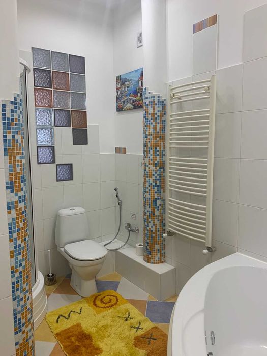 Продам красивую 2к сталинку в самом центре города