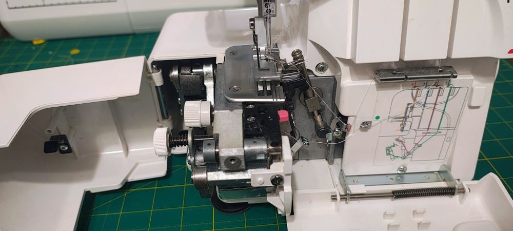 Продам свій оверлок janome artstyle 4057