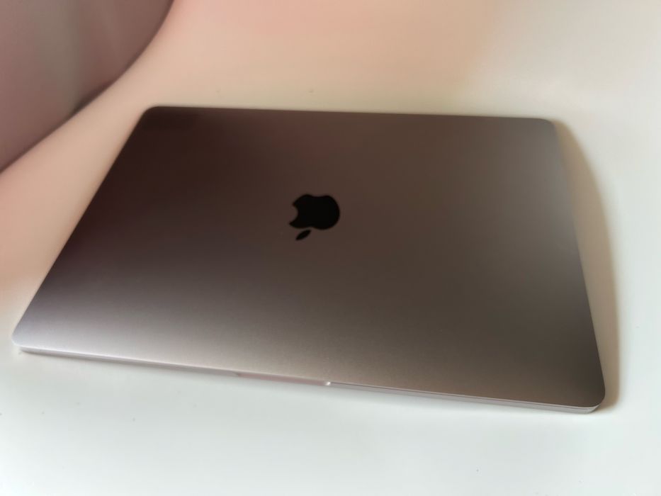 Apple MacBook Pro A2159  i5 8 GB 256 SSD 2020r