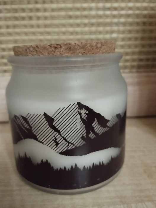 Свеча с нежным цветочным ароматом