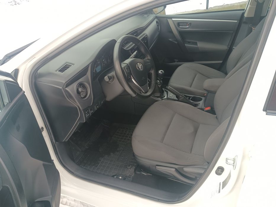 Продам офіційну  Toyota Corolla 2017