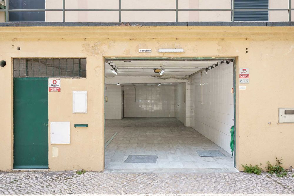 Armazém em Massama