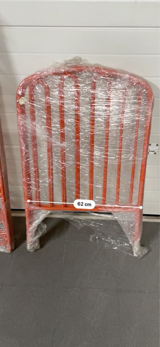 Berço com grades em aço