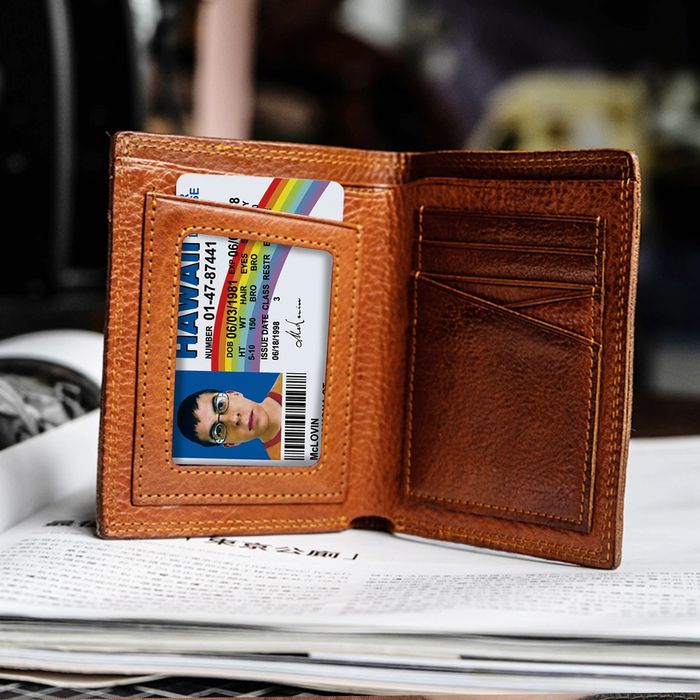 ОПЛАТА НА ПОШТІ, Сувенірні права Мактрахера, Mclovin id card