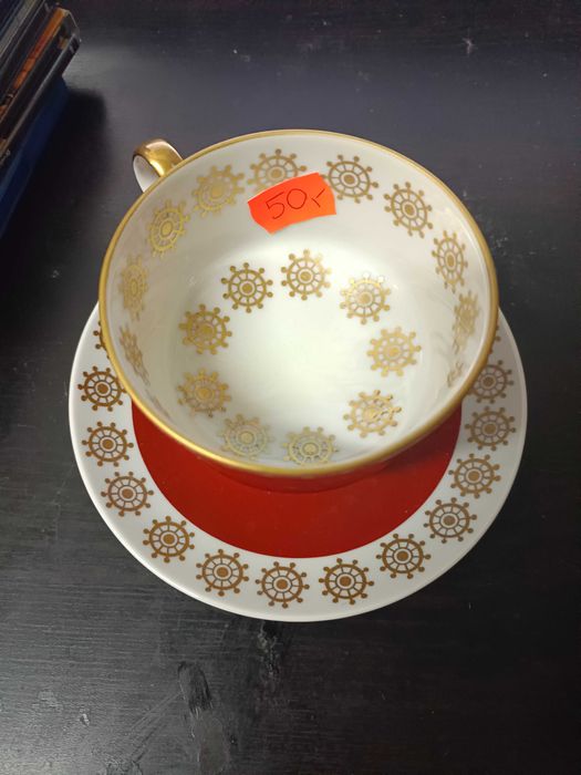 Filiżanka Na Stopce Z Spodkiem Chiny