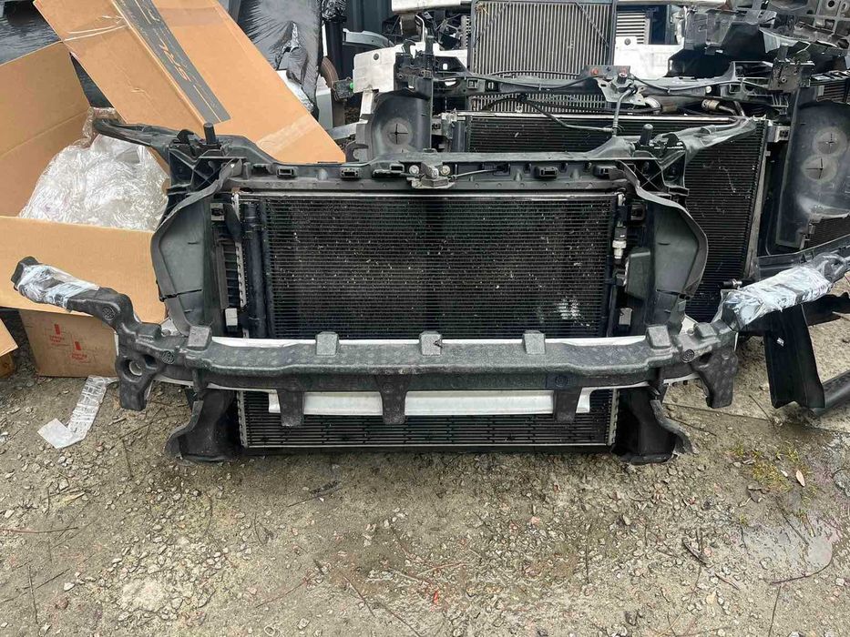 Audi Q5 80A передня панель телевізор