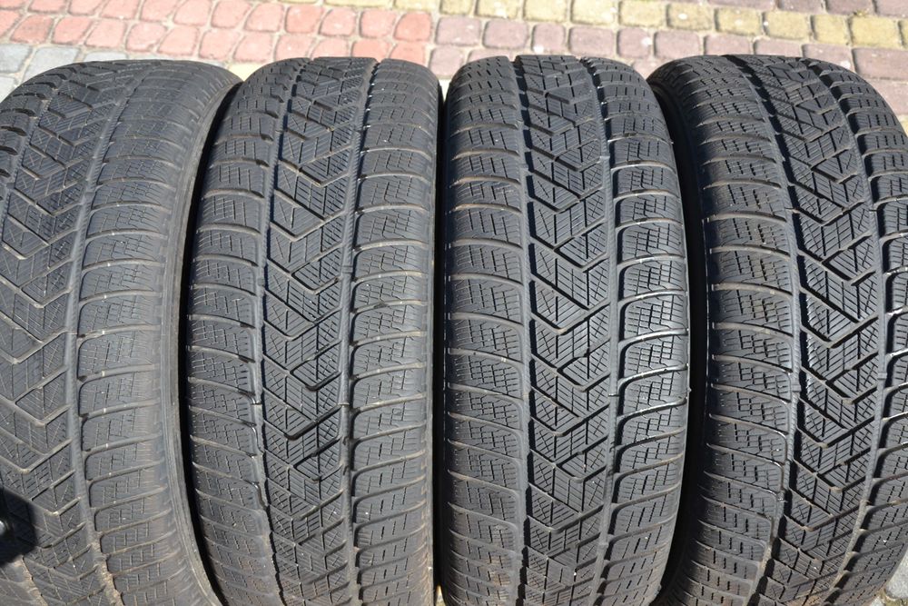 235/65R17 Pirelli Sottozero 3 Opony Zima Bez Napraw 2024 7-8mm