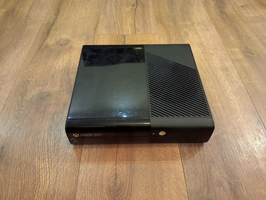 Xbox 360 Slim E - 250GB