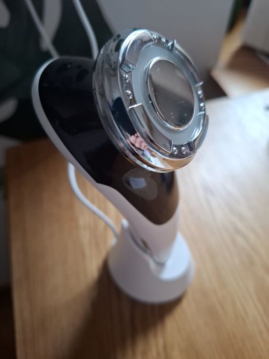 Urządzenie wielofunkcyjne do twarzy