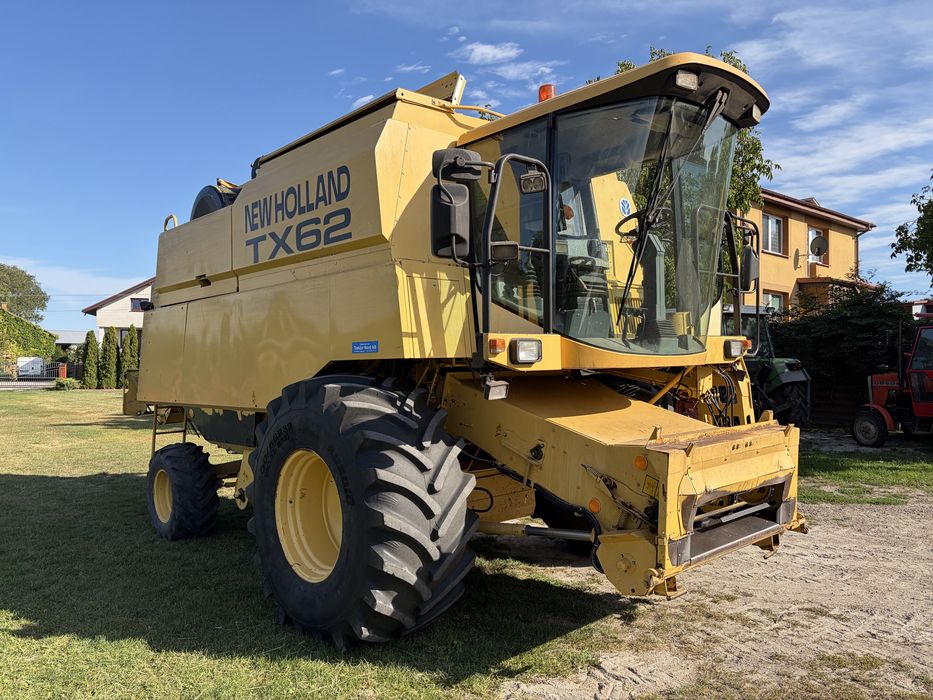 Kombajn zbożowy New Holland TX 62 PLUS