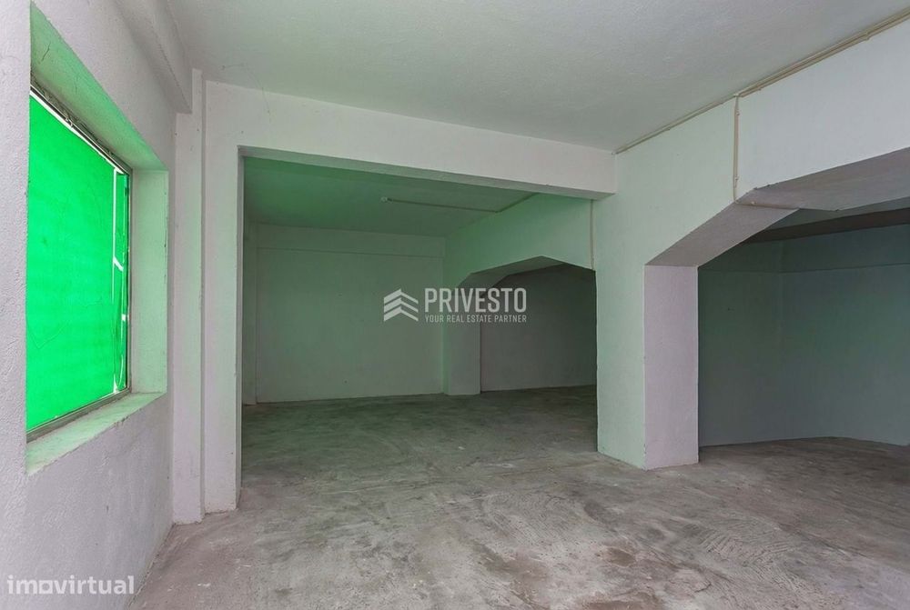 Garagem com Acesso Direto à Rua em Agualva-Cacém