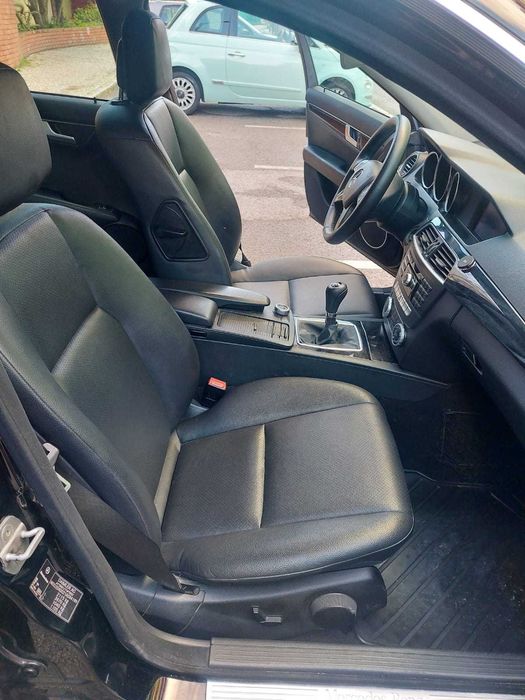Vende-se Mercedes-Benz C 220 CDI (Ano: 2011) - Uma Oportunidade!