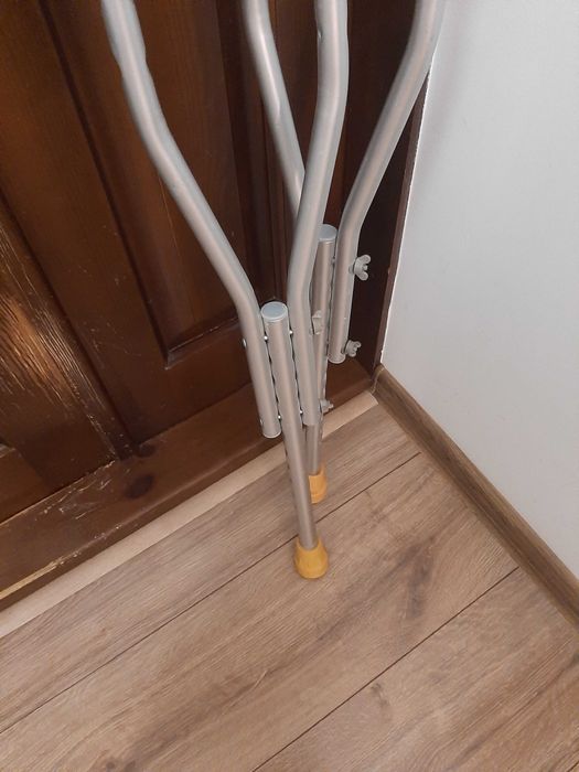 продам металические костыли