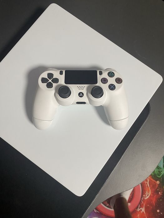 PlayStation 4 Slim em ótimo estado
