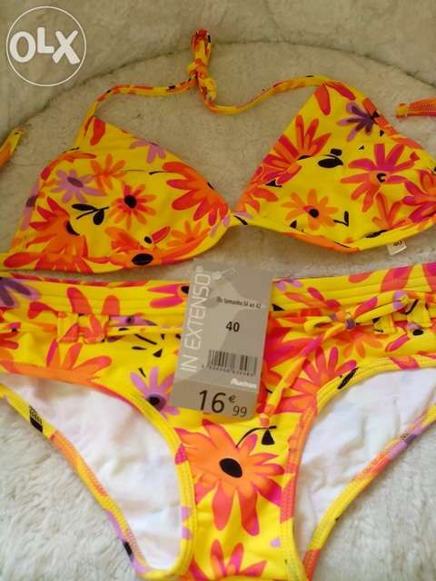 Biquíni e bandoletes. Já só tenho a bandolete dourada