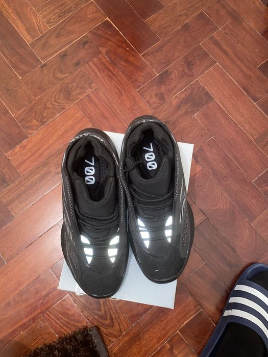 Adidas Yeezy Boost 700 V3 Dark Glow 38 usado.