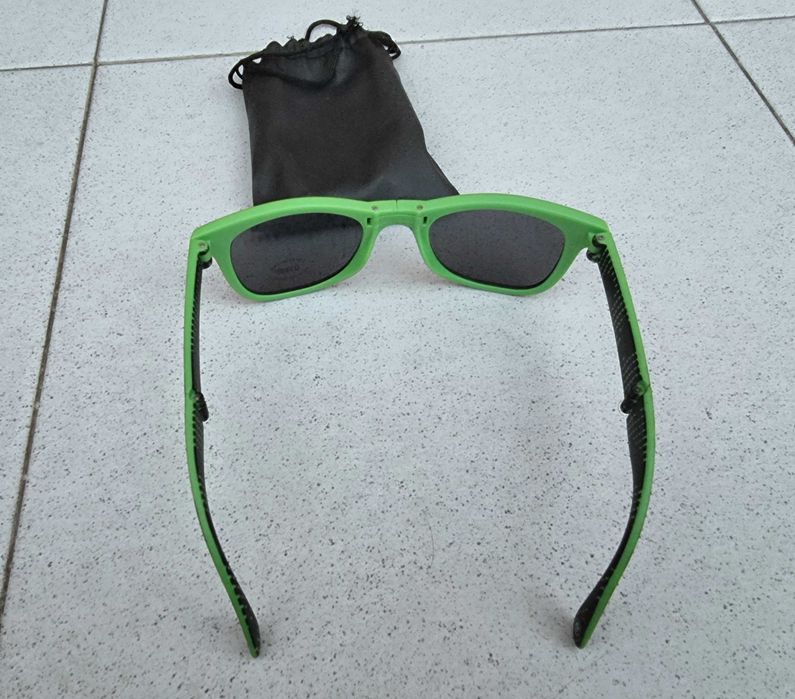 Óculos de sol pretos e verdes dobráveis Heineken - novos