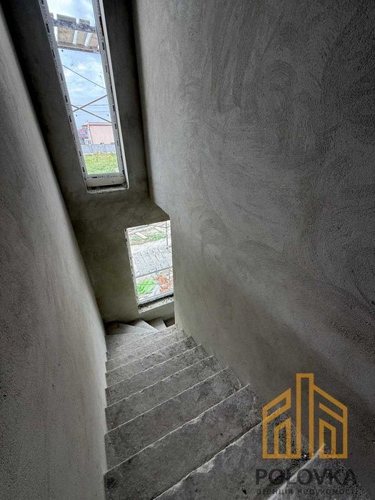 Продаж 2-поверхового дуплексу, Садовий