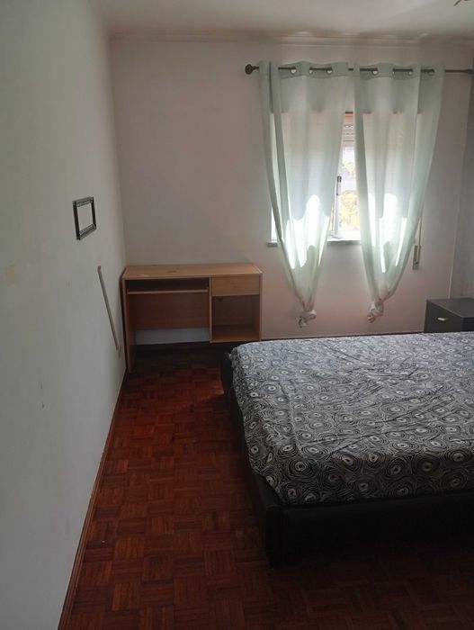 Alugo quarto leiria