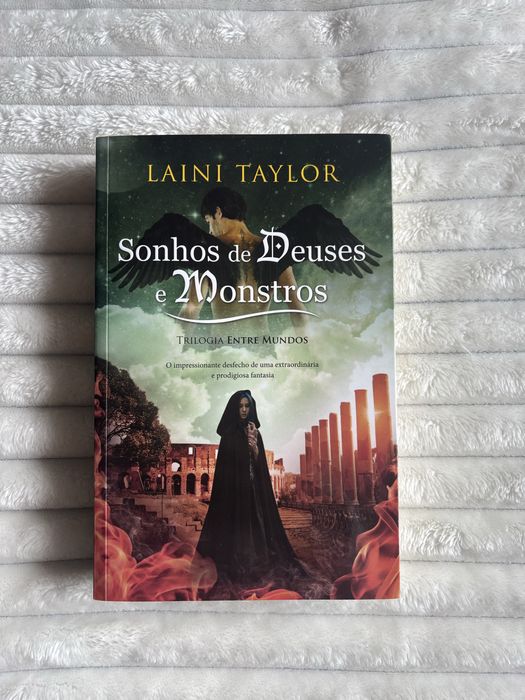 Livro: Sonhos de Deuses e Monstros de Laini Taylor