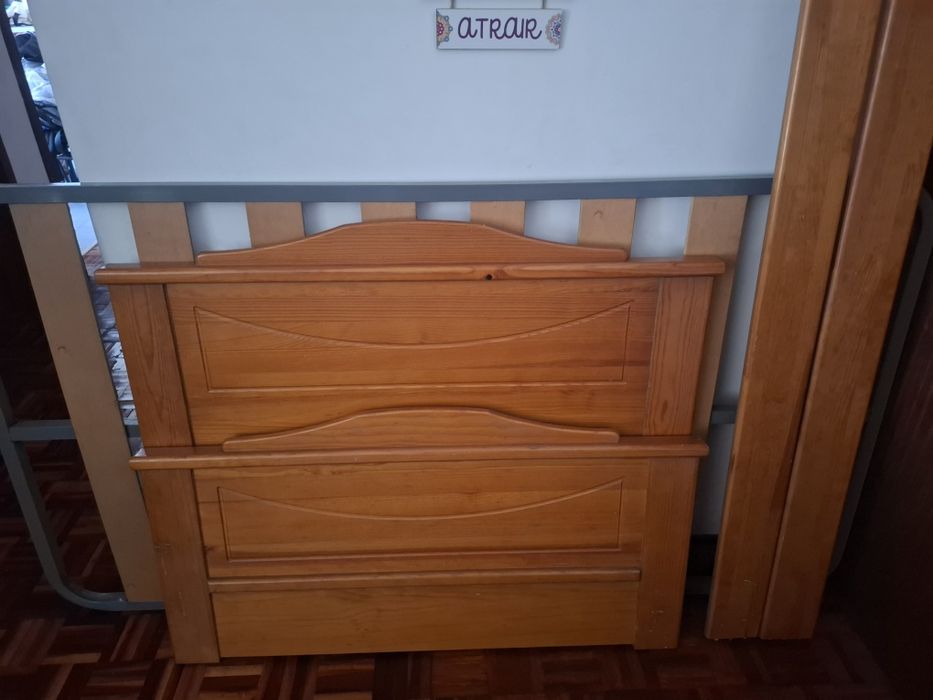 Cama de Solteiro em madeira Maciça