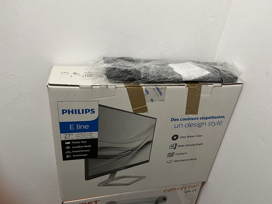 Monitor PC Phillips na caixa