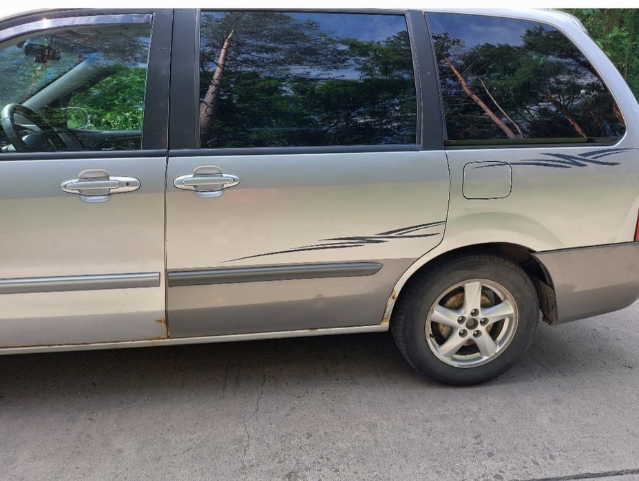 Мазда mpv 2002року