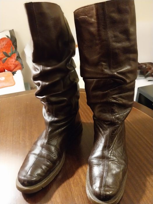 Botas todas em pele,  muito bem cuidadas