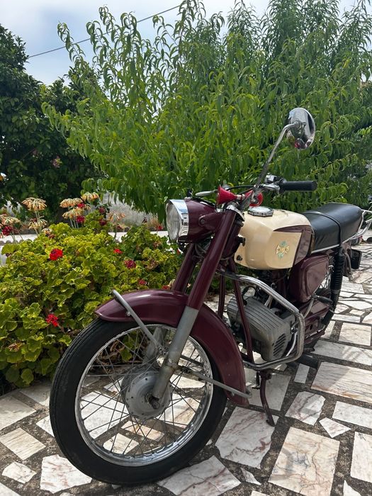 Vendo Vespa 50s restaurada e famel sierra 50s