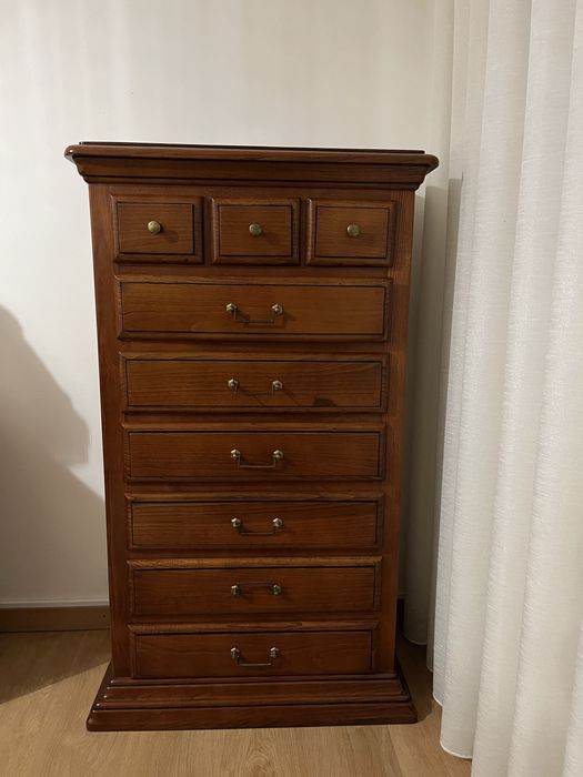 Camiseiro em madeira