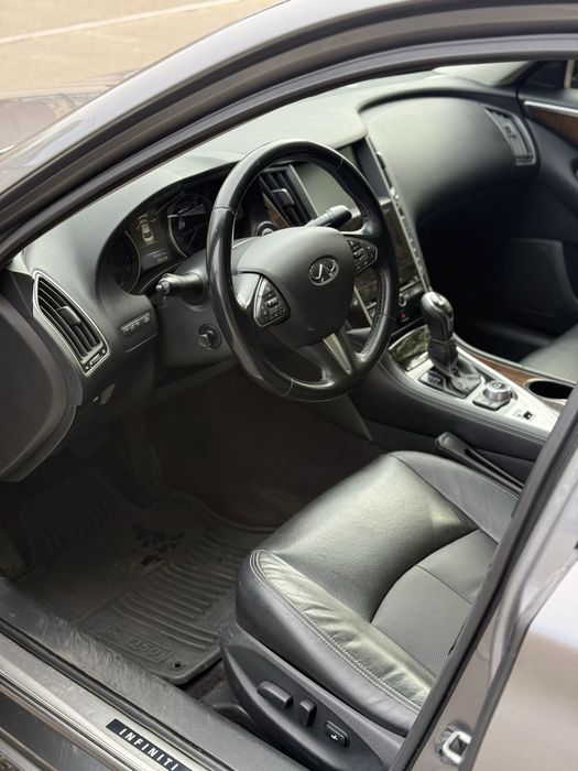 Infiniti q50 Premium 3.5 л гибрид Инфинити Hybrid