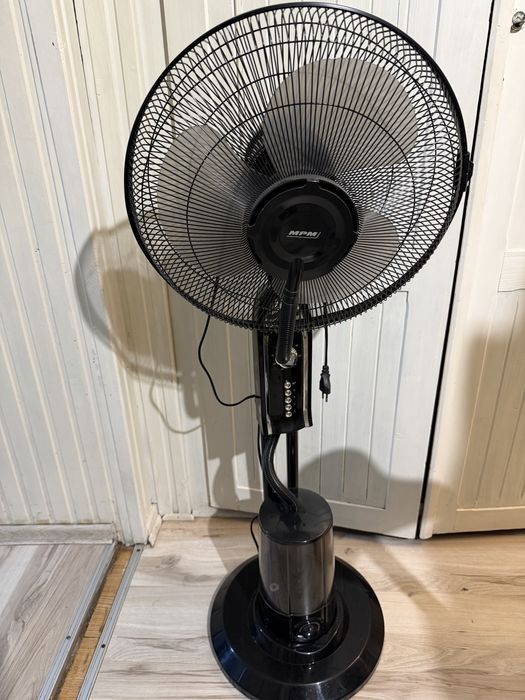 Wiatrak z funkcja mgiełki