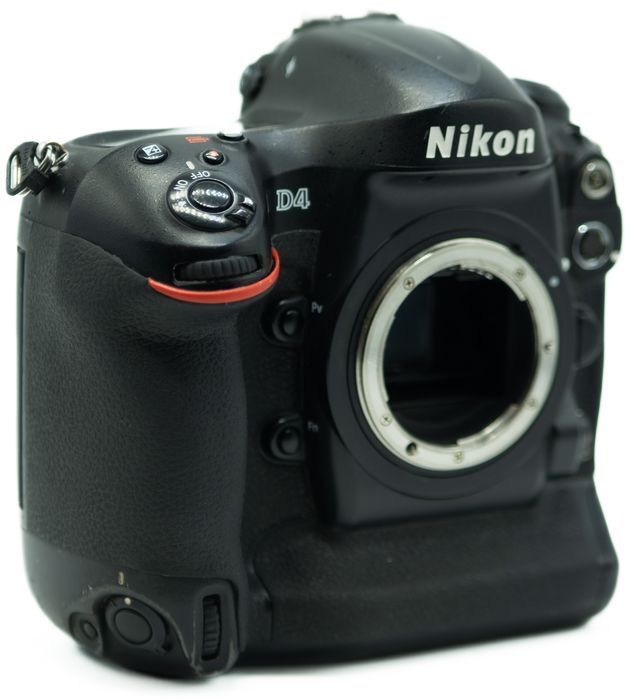 Lustrzanka Nikon D4 korpus z ładowarką - przebieg 635944