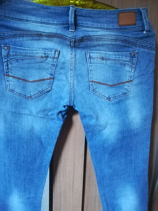 Sprzedam spodnie jeansowe. Szer w pasie 44-47. Dl nogawki 72.