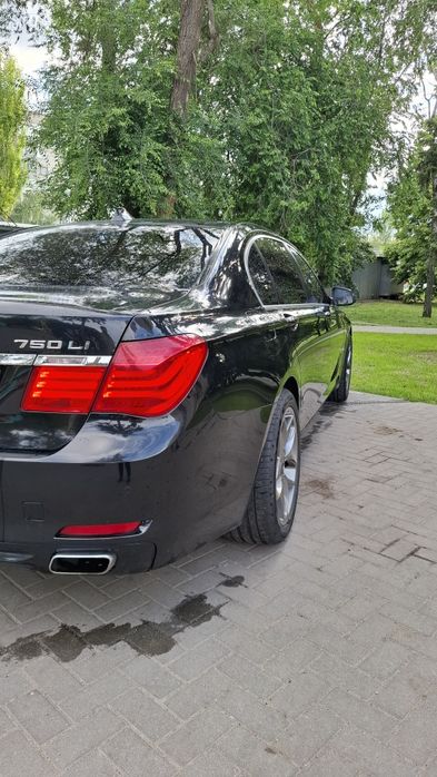 BMW 750LI 4.4 2009 года Официальная