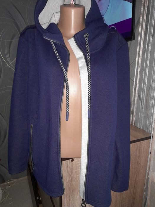 Куртка-вітровка жіноча.