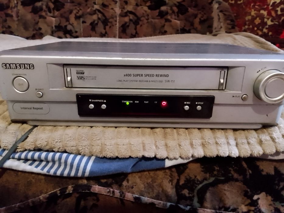 Продам видеомагнитофон.