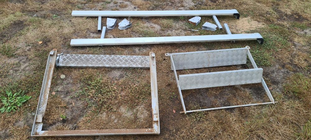 Schody od kontenera z mercedesa sprintera oraz listwy boczne zestaw