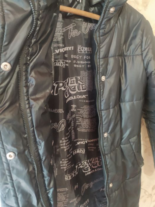 Куртка жіноча демісезонна. Розмір - 42. Чорного кольору.