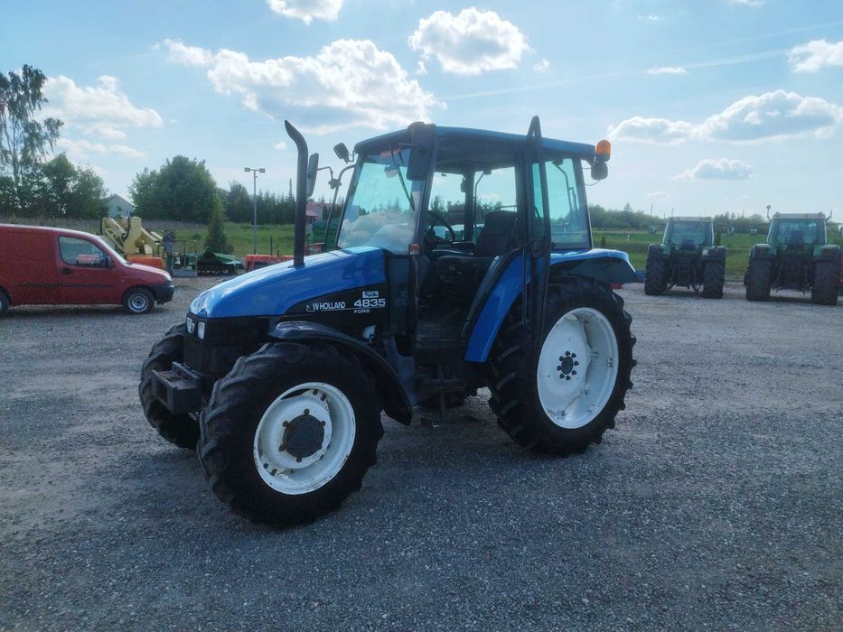 New Holland  4835