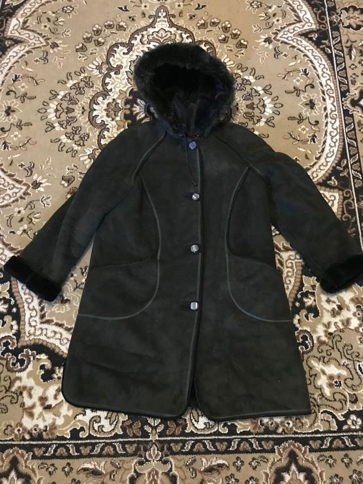 Дубленка с натуральным мехом,с капюшоном