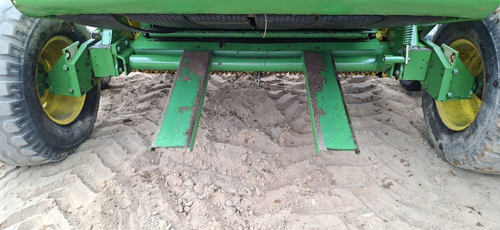 Prasa rolująca John Deere 580 szeroki podbieracz.