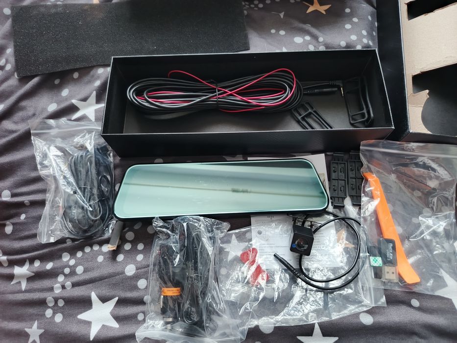 Wideorejestrator + lusterko+ kamera wsteczna. Polecam!