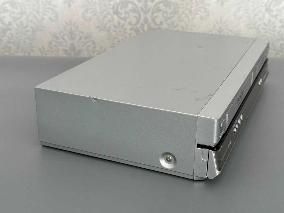 Magnetowid Combo DVD/VHS Panasonic NV-VP30 Super Drive