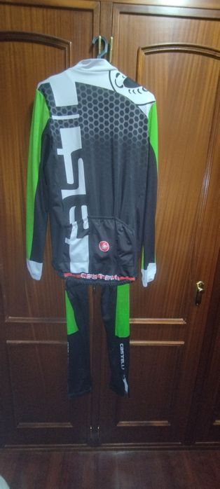Bicicleta Btwin. Conjunto Jersey e calças. 
Con