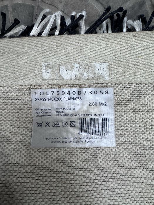 Tapete sala cinza. Branco