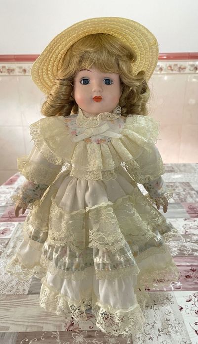 Bonecas de porcelana